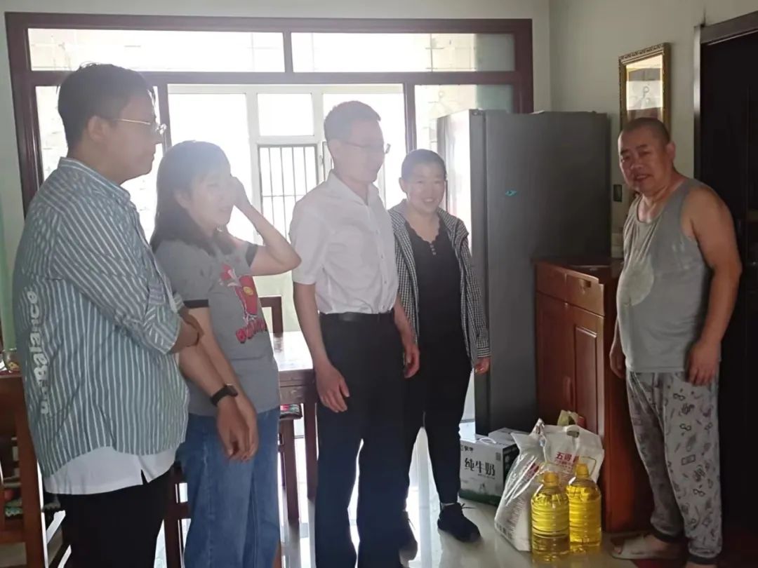 Beat365中文官方网站开展“端午”及“七一”包保慰问活动